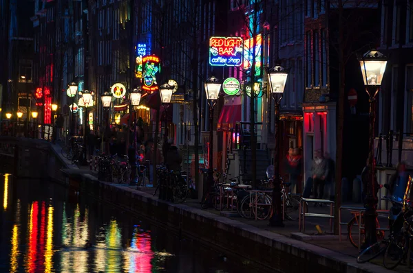 Kırmızı ışık bölgesi Amsterdam, Hollanda gece görünümü — Stok fotoğraf