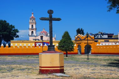 Bir kilisede Cholula, Puebla, Meksika avlusu