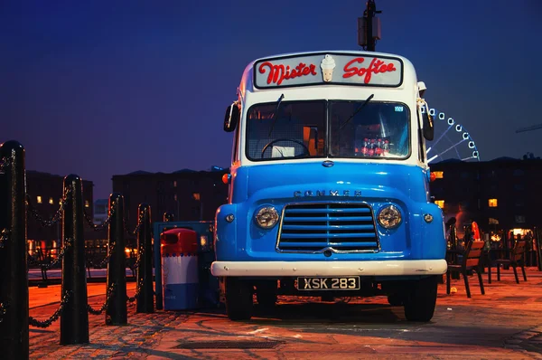 Lassic Commer Van at the Albert Dock in Liverpool, UK Jogdíjmentes Stock Képek