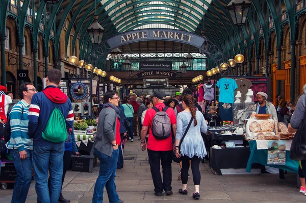 Inside a Apple Market in London, UK — Stok fotoğraf