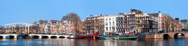 La vida en la ciudad en Amsterdam centro — Foto de Stock