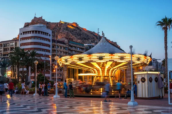 Noche en Alicante, España con Castillo y Carrusel — Foto de Stock