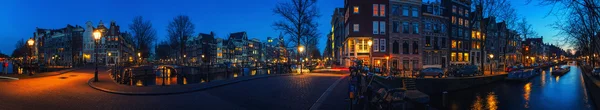 Amsterdam, Netherlands canals and bridges at night — Stock Photo, Image