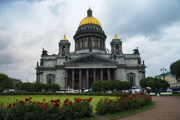 St Isaac Cathedral at cloudy weather, Saint Petersburg — Stock Photo, Image