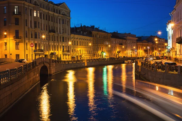 Rio Moyka em São Petersburgo, Rússia à noite — Fotografia de Stock