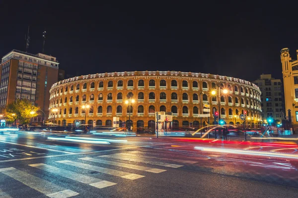 Nacht uitzicht voor een Arena Plaza de Toros in Valencia — Stockfoto