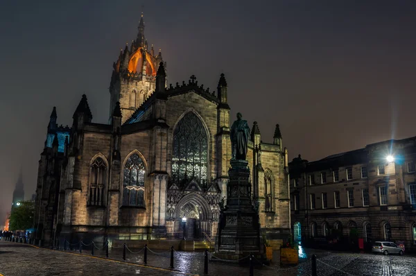 St Giles Cathedral w nocy w Edynburgu — Zdjęcie stockowe