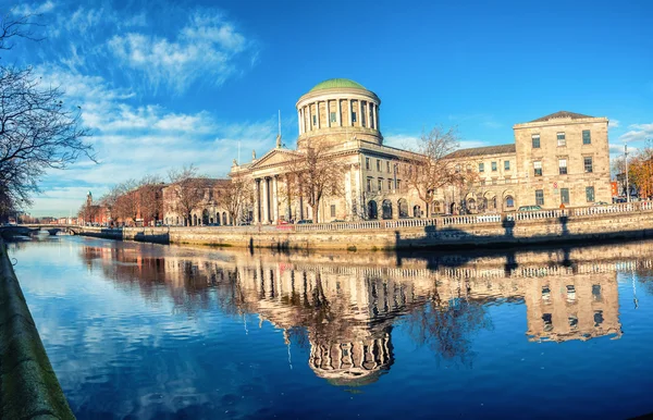 Négy bíróságok épület Dublin, Írország — Stock Fotó