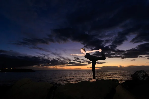 Západ slunce jóga session v Canarias — Stock fotografie