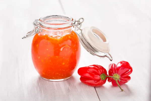 Natürliche diy habanero Knoblauchsauce — Stockfoto