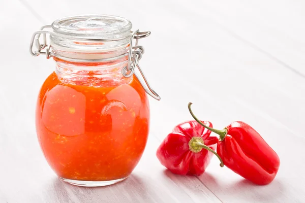 Přírodní samoobslužném Habanero česneková omáčka — Stock fotografie