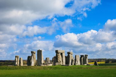 Güzel güneşli Stonehenge manzara İngiltere