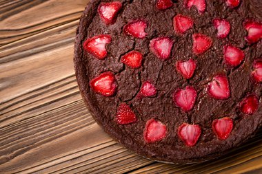 Ev yapımı vegan darı çilekli kek