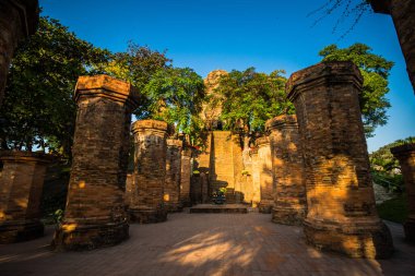 Nha Trang, Vietnam 'daki Po Nagar Cham Kulelerinin güzel mimarisi. Khanh Hoa bölgesi.. 