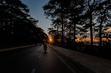 Dalat 'ın günbatımındaki güzel akşam fotoğrafı, Vietnam. Lam Dong Bölgesi.