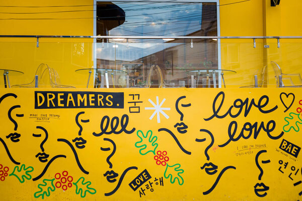 Далат, Вьетнам - 12 февраля 2020 года: осмотр достопримечательностей прекрасного города. Архитектура и детали