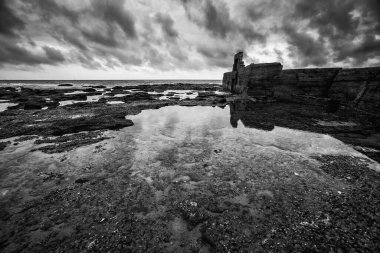 Hoa Ly 'daki Cua Tung plajı, Vinh Linh bölgesi, Quang Tri vilayeti Vietnam. Siyah beyaz fotoğraf