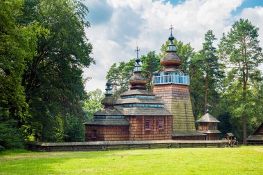 Sanok Polonya - 28.08.2020 - Sanok 'taki Tahta Mimarlık Müzesi' nin Ahşap Evleri.