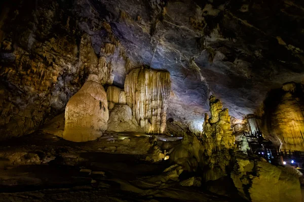 Hermosa Cueva Del Paraíso Cerca Phong Nha Turístico Vietnam Foto — Foto de Stock