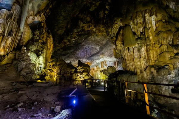 Hermosa Cueva Del Paraíso Cerca Phong Nha Turístico Vietnam Foto —  Fotos de Stock