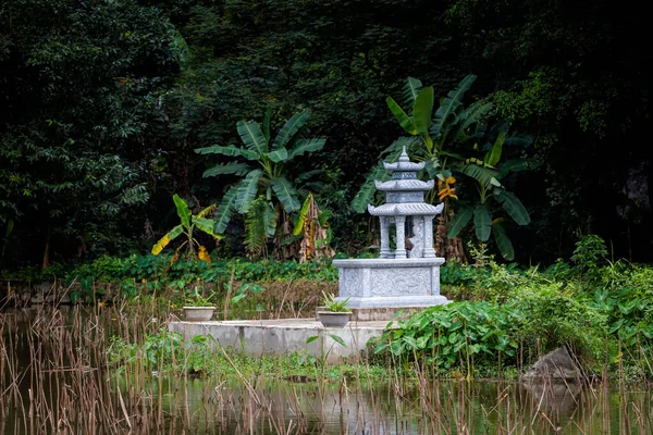 Beautiful Buddhist Temple Bich Dong Pagoda Tam Coc Ninh Binh — Foto de Stock