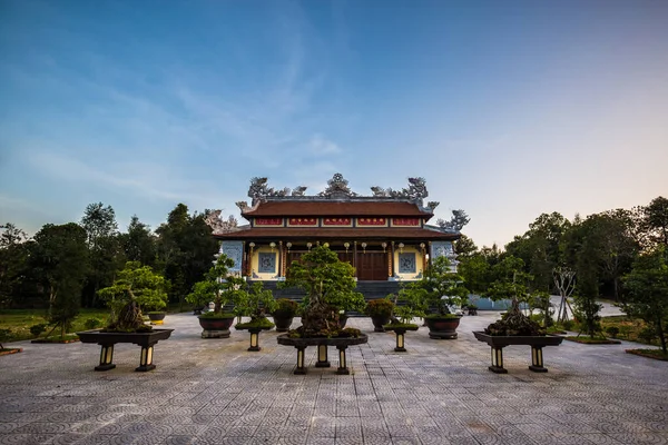 Prachtige Kleurrijke Foto Van Prinses Tempel Omliggende Begraafplaatsen Hue Vietnam — Stockfoto