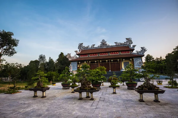 Красивая Красочная Фотография Храма Принцессы Окружающих Кладбищ Хюэ Вьетнам Популярное — стоковое фото