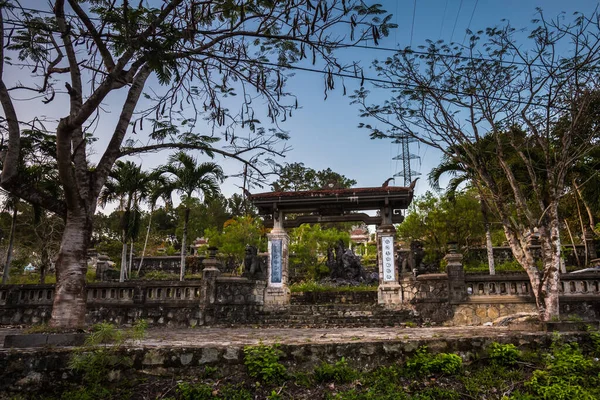 Bela Foto Colorida Templo Princesa Cemitérios Circundantes Hue Vietnã Lugar — Fotografia de Stock