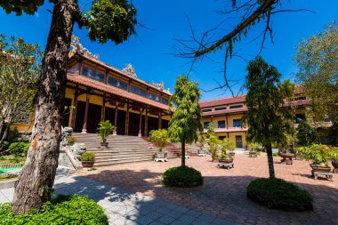 Güzel bir mimari fotoğrafı. Kimya Tapınağı, Vietnam. Turist olmayan popüler ziyaretçi mekanı.