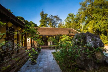 Tu Hieu Pagoda 'nın Hue, Vietnam' daki güzel renkli fotoğrafı. Turist olmayan popüler bir dini mekan..