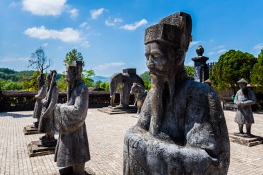 Hue, Vietnam 'daki Khai Dinh İmparatoru mozolesinin güzel mimari fotoğrafı. Turist olmayan popüler ziyaretçi mekanı.