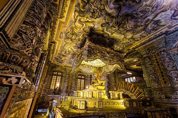 아름다운건 Khai Dinh Mausoleum Hue Vietnam 관광객도 인기있는 방문객들 — 스톡 사진