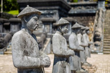 Hue, Vietnam 'daki Khai Dinh İmparatoru mozolesinin güzel mimari fotoğrafı. Turist olmayan popüler ziyaretçi mekanı.