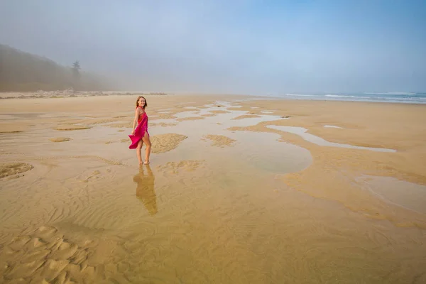 Красивая Женщина Пляже Цюань Лан Бай Бай Остров Бай Бай — стоковое фото