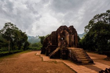 Hoi An, Orta Vietnam 'daki oğlumun kutsal kalıntıları..