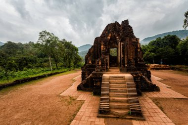 Hoi An, Orta Vietnam 'daki oğlumun kutsal kalıntıları..