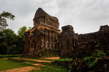 Hoi An, Orta Vietnam 'daki oğlumun kutsal kalıntıları..