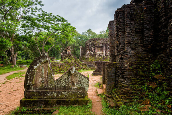 Прекрасные священные руины святилища Моего Сына в Хойане, центральный Вьетнам.