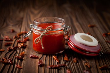 Doğal DIY biber sosu sriracha