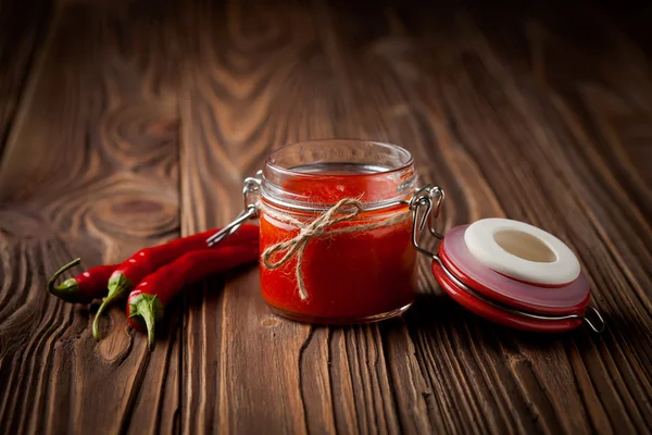 Doğal DIY biber sosu sriracha