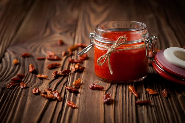 Doğal DIY biber sosu sriracha