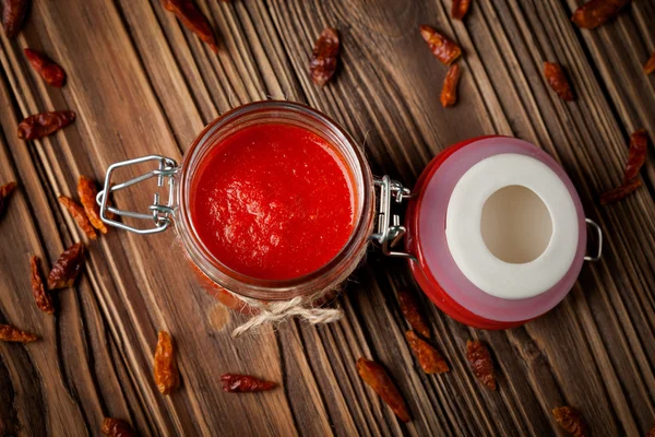 Natural diy chilli sauce sriracha — Stock Photo, Image