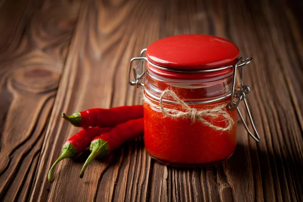 Doğal DIY biber sosu sriracha