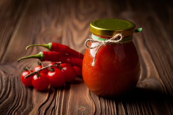 Chutney de tomate natural diy com pimenta — Fotografia de Stock