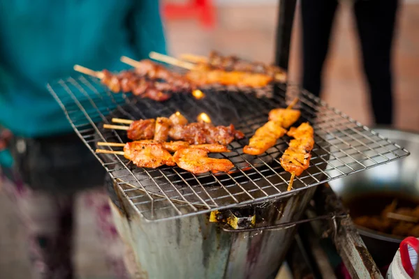 Kamboçyalı şiş Barbekü