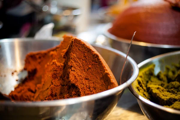Čerstvé curry pastu na trhu — Stock fotografie