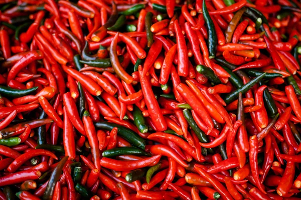 Pimentas frescas no mercado — Fotografia de Stock