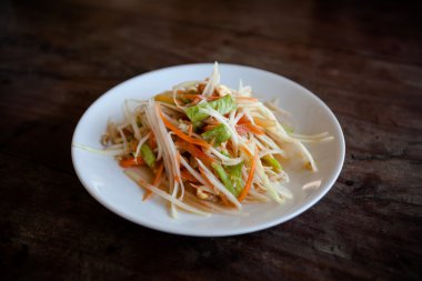 Tay salatası Som Tam