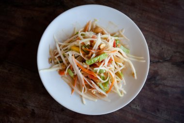 Tay salatası Som Tam