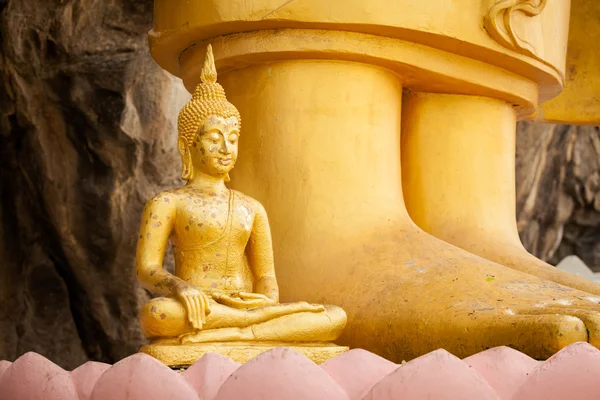 Skulptur av thai buddha — Stockfoto